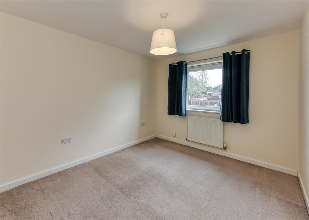 30 Birchwood Road-bed2.jpg