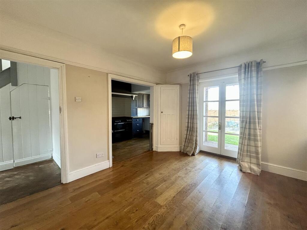 Dining room.jpeg