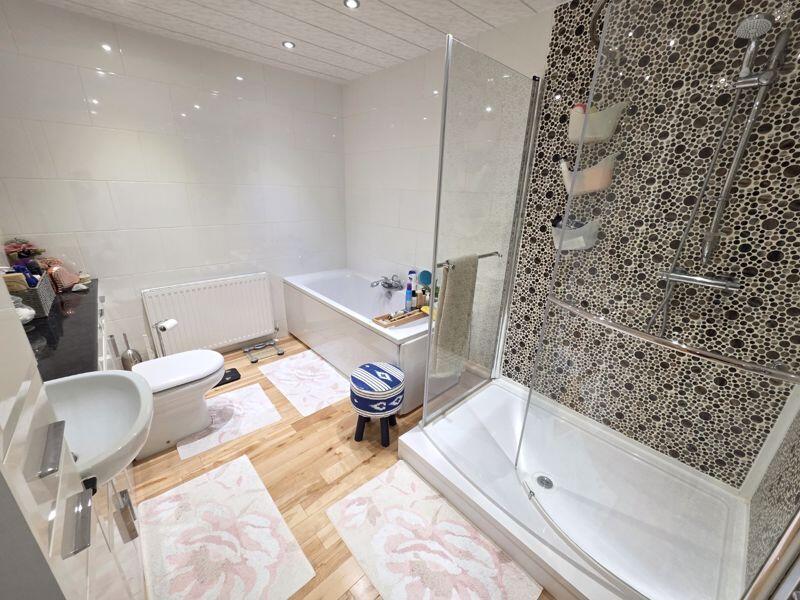 Bathroom &amp; Shower Room