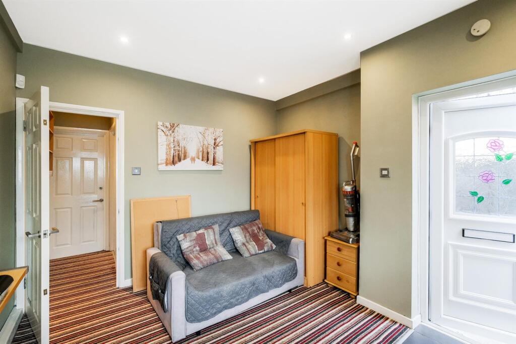 Larkswood Road-28.jpg