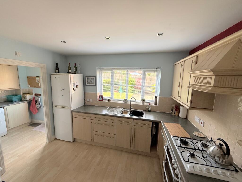 B0C3E097-5D50-409C-8BCF-233D5C3D30EA