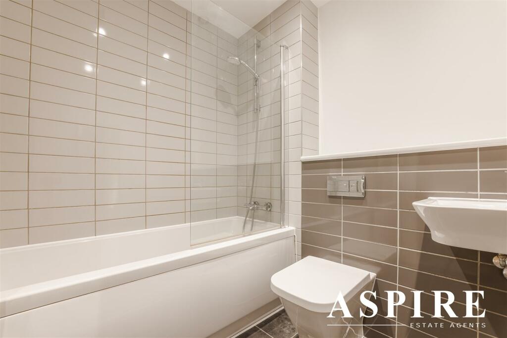 281 FAIRFAX DRIVE-13-12-24-17.jpg