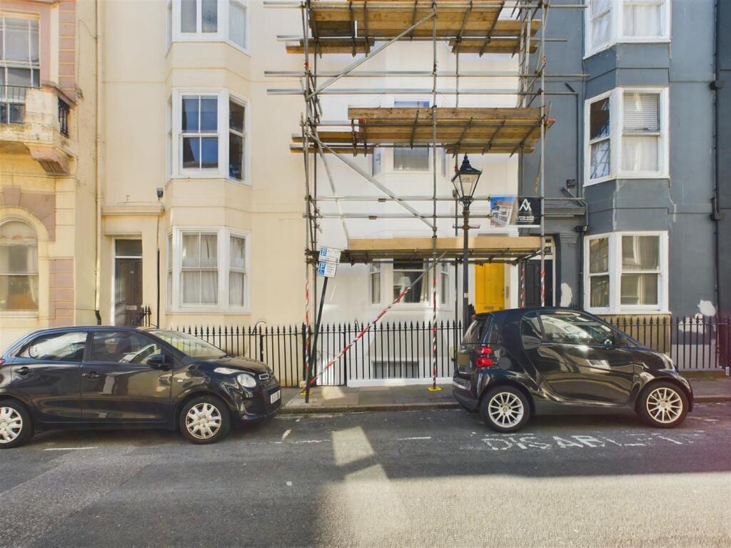 CAM01968G0-PR0152-STILL009.jpg
