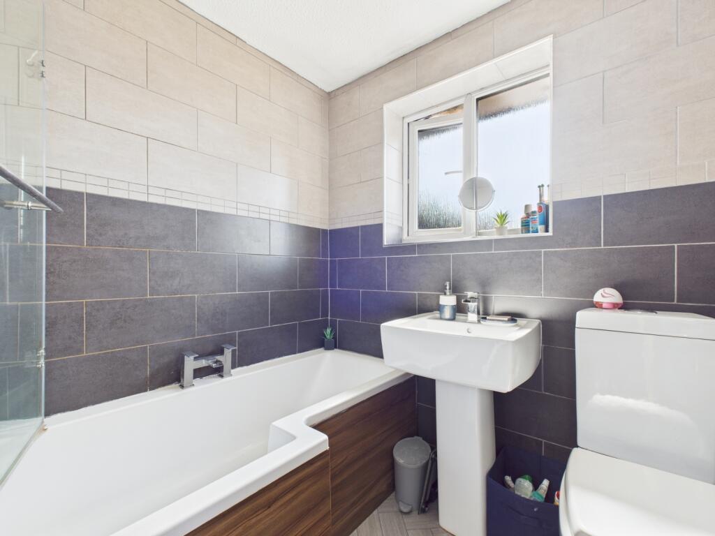 CAM03729G0-PR0030-STILL019