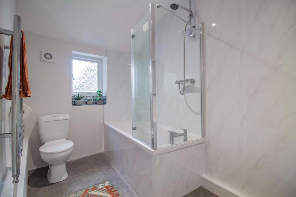 Cobbler's Cottage, Sparhawk Street [Bathroom] 01 V