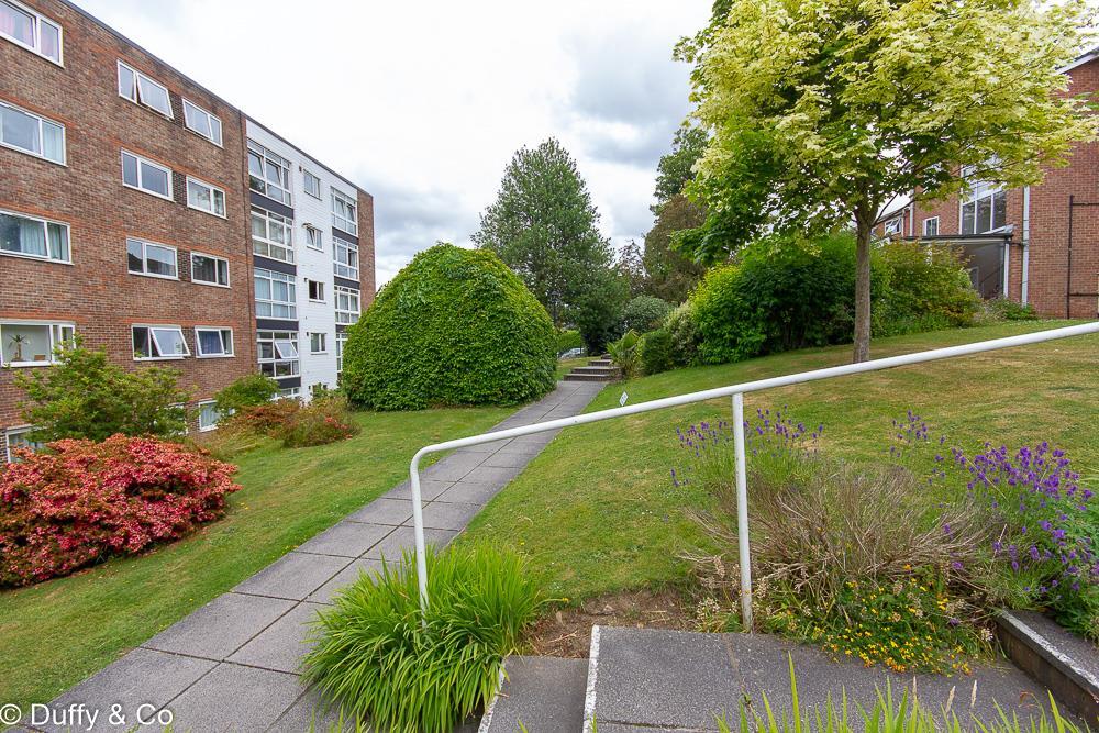 8 Tennyson Ct (4 of 15).jpg