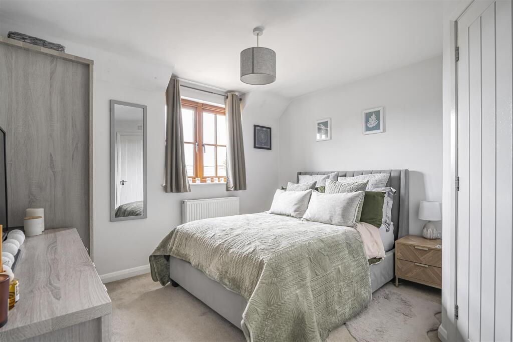 6 Reindeer Court, Potterpury (8).JPG