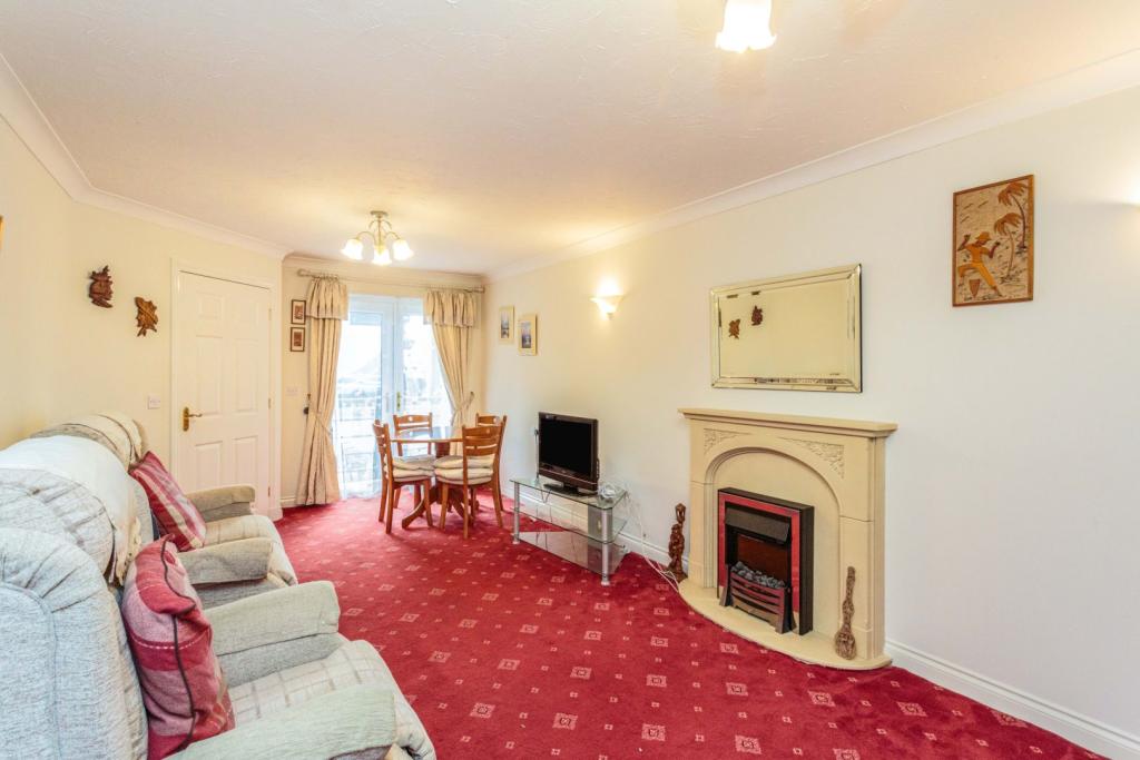Lounge/Dining Room