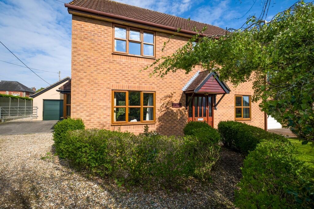 1440px1 Oaklands-...