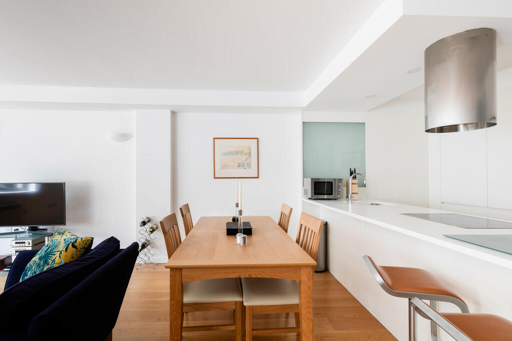 11 Victor Wharf, ...