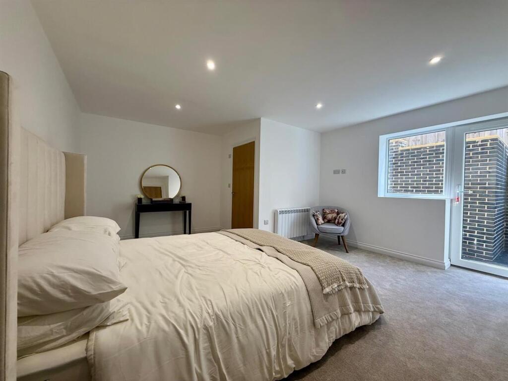 66 pr 21 master bedroom.jpg