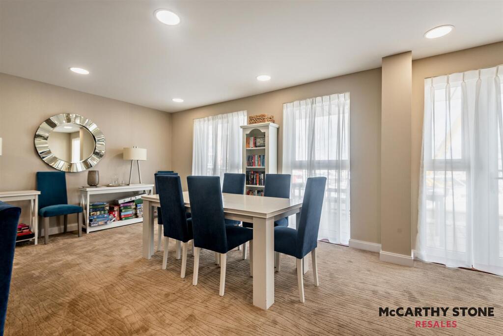 8604292-interior02-800.JPG