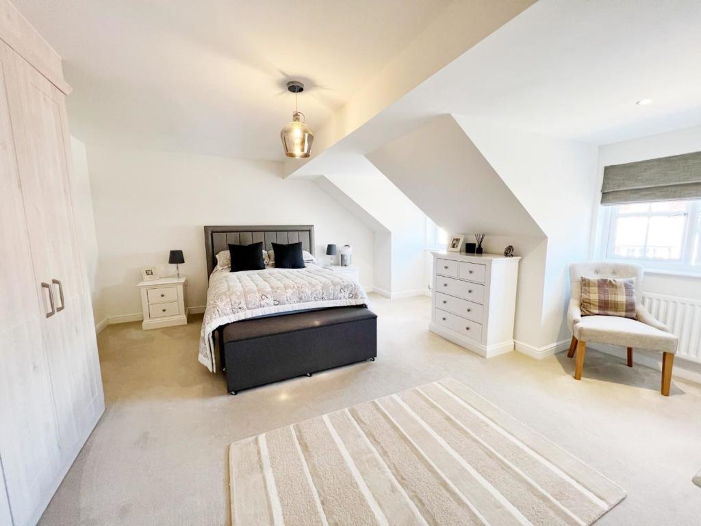 Bedroom 1 pic 1.jpg
