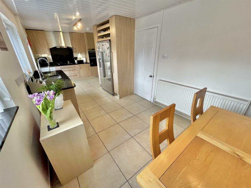 Dining Kitchen Aspect 2.jpg