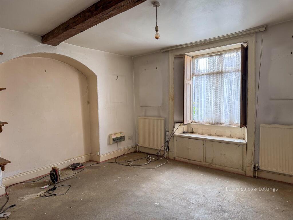 5 High St Finedon-31.jpg