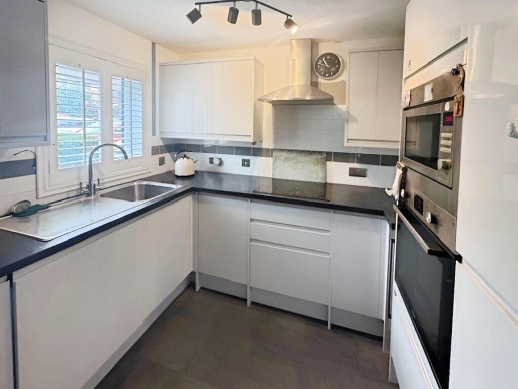 923a657e-kitchen.jpg