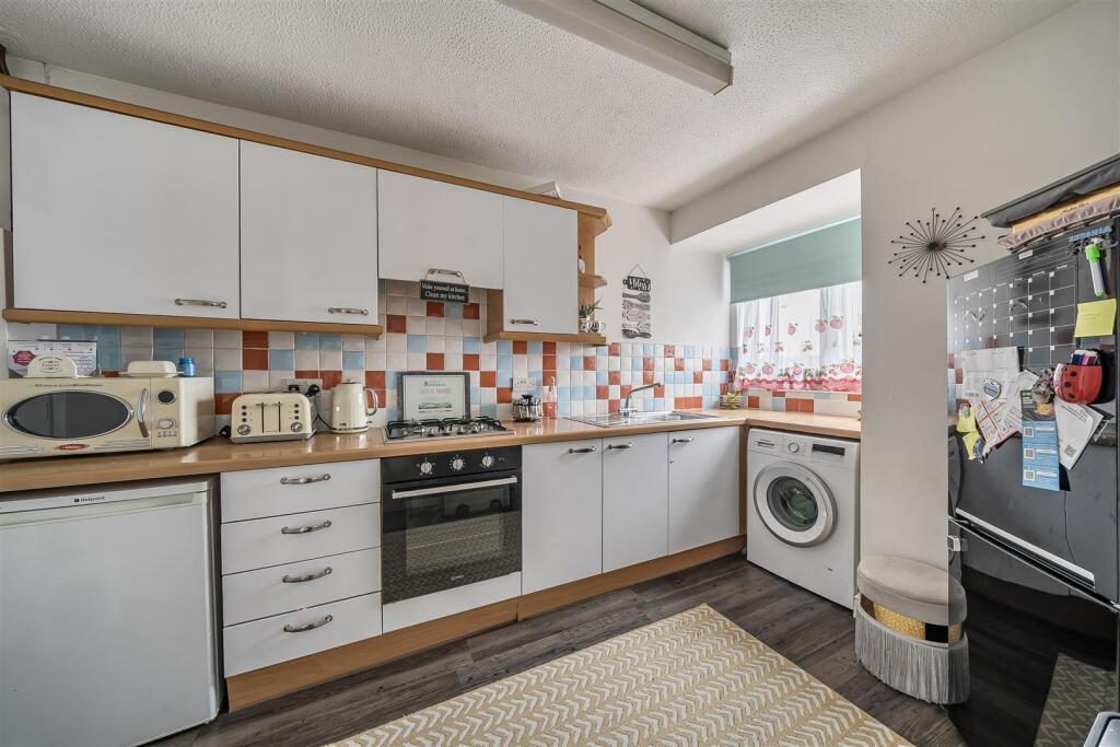 kitchen h.jpg