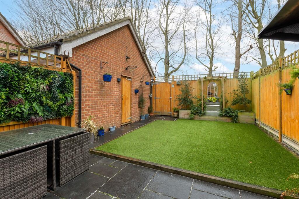 Secluded rear garden