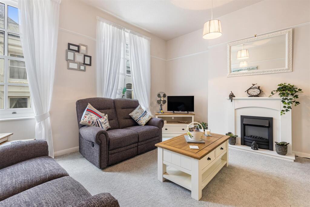 A03 - 18 Fairfax Place Dartmouth, Flat 1 - 250207.