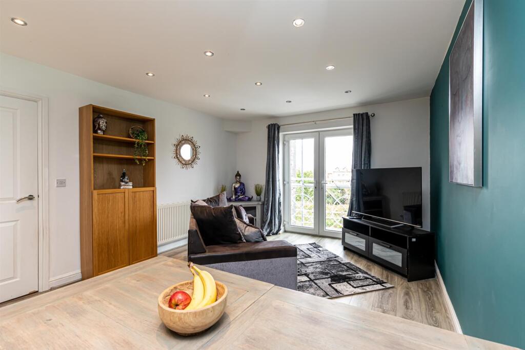 Lounge &amp; Dining Area