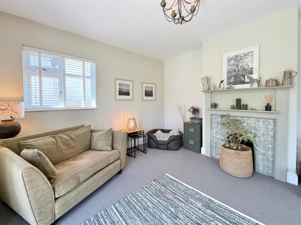 Snug Lounge Area.JPG