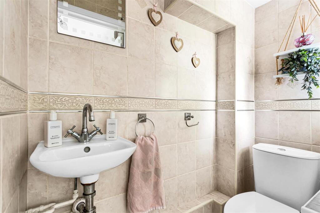 Bathroom1 Springfield Road.jpg