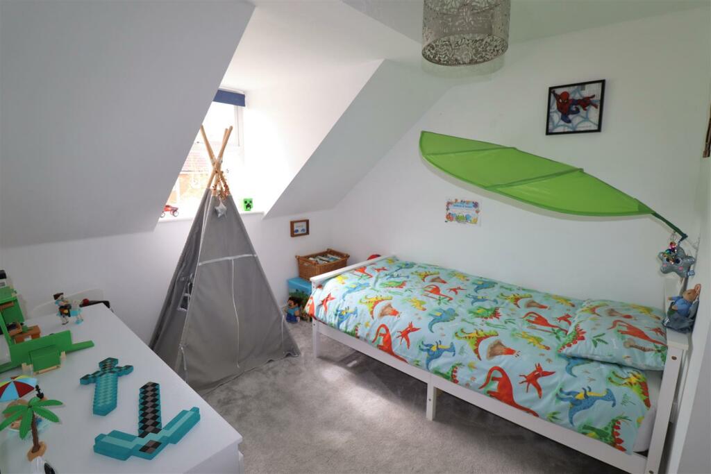 Top Floor Bedroom 2.JPG