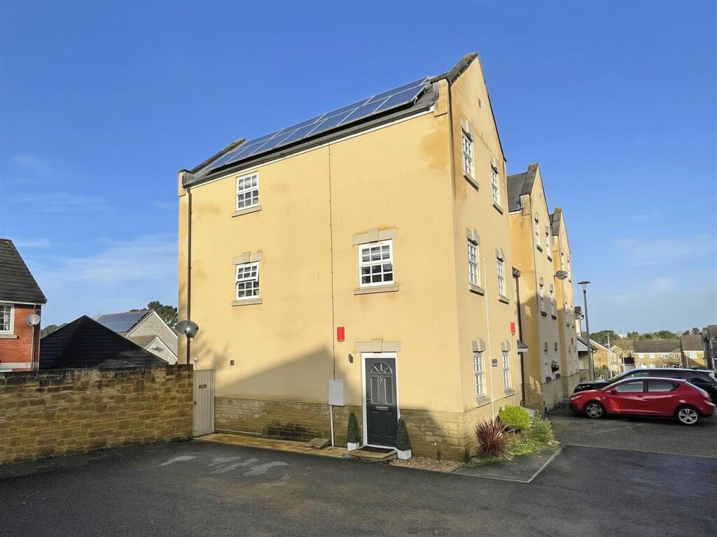 Temeraire Road 85 front.jpg