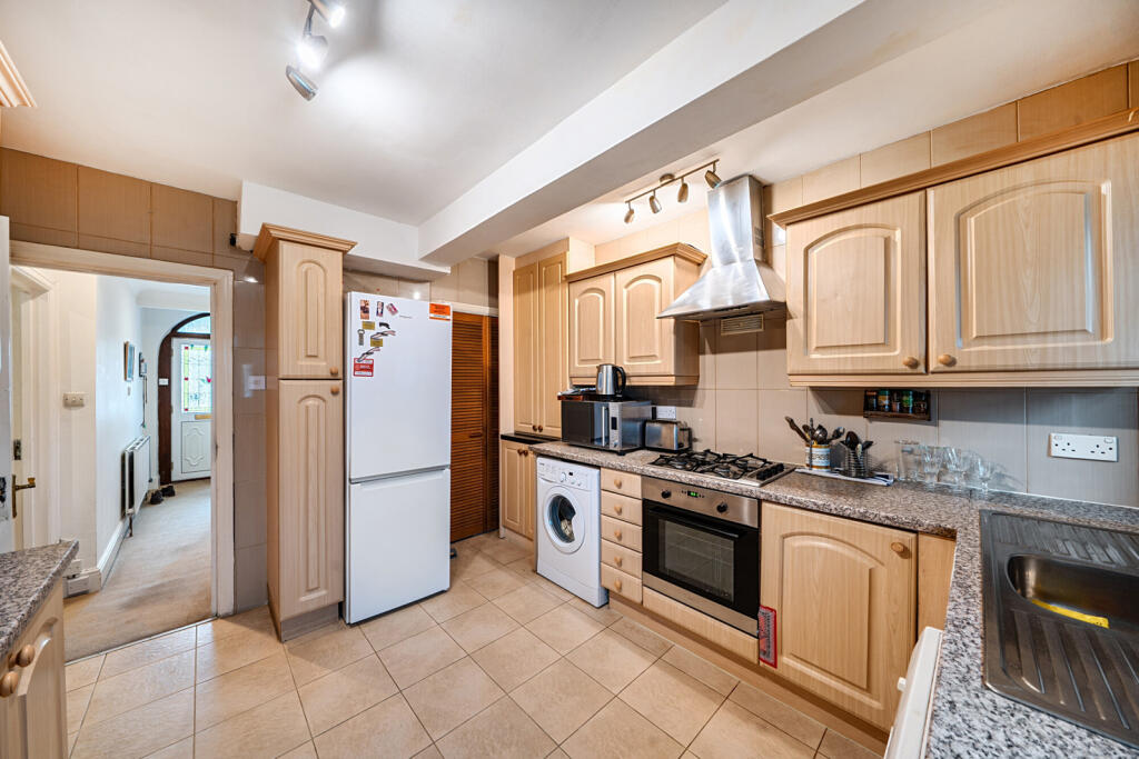 1369028-7-68ef6c3...