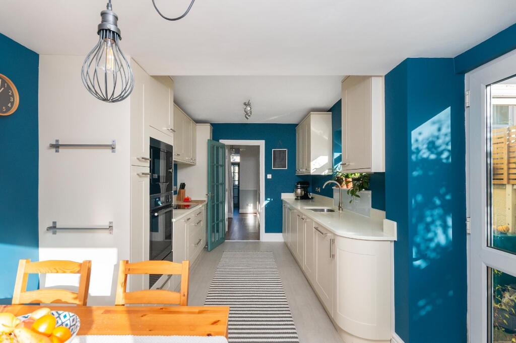 3B4RSV - Kitchen B.jpg