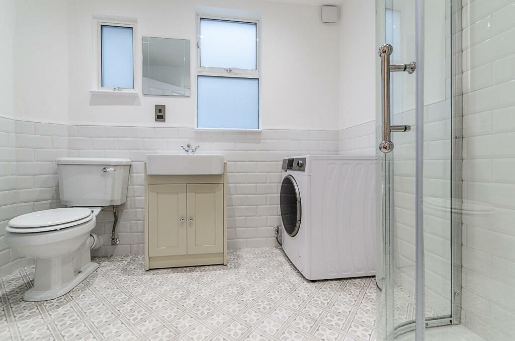 Bathroom 2 (2).jpg