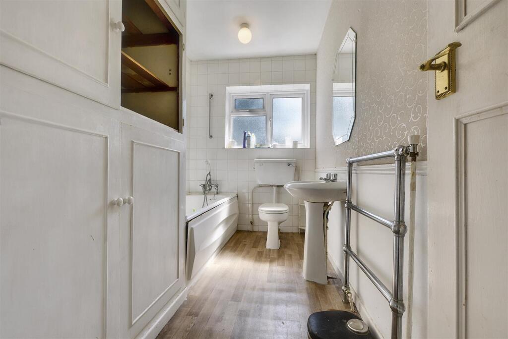Bathroom_1.jpeg