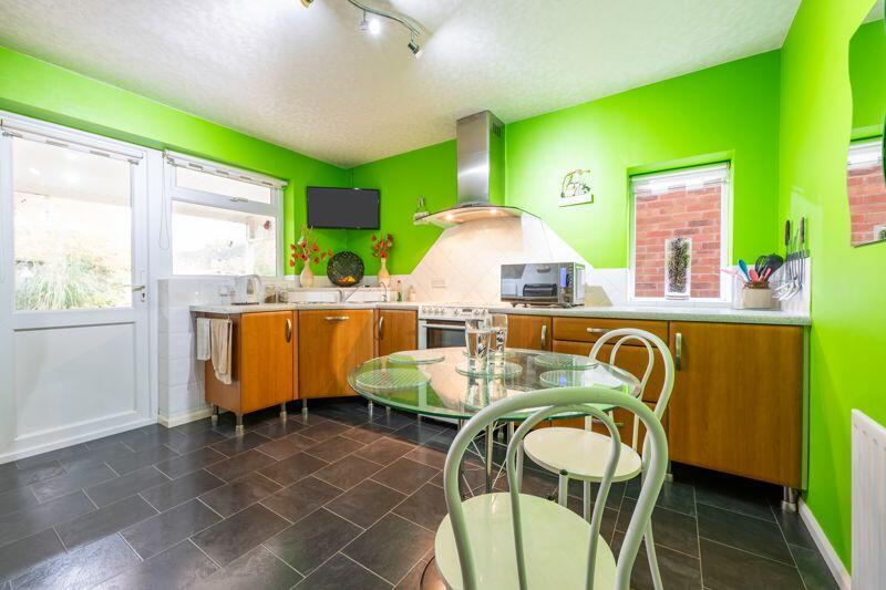 DINING KITCHEN (REAR)