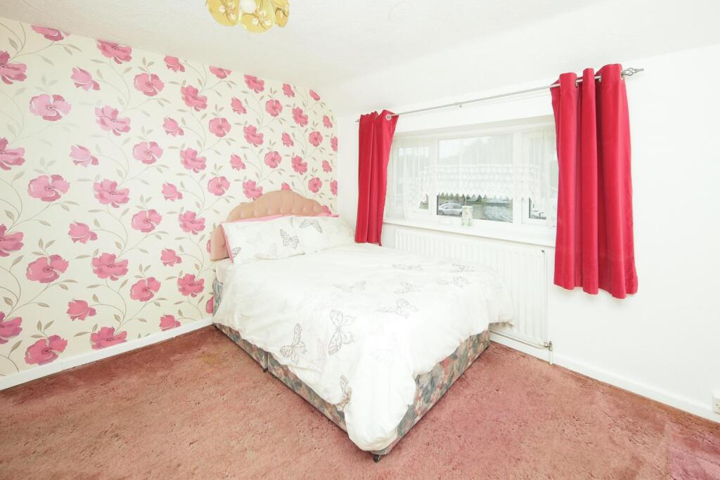91 Laburnum Ave bed-4.jpg