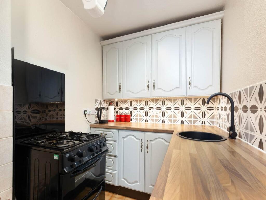 61135_CaledonianCres