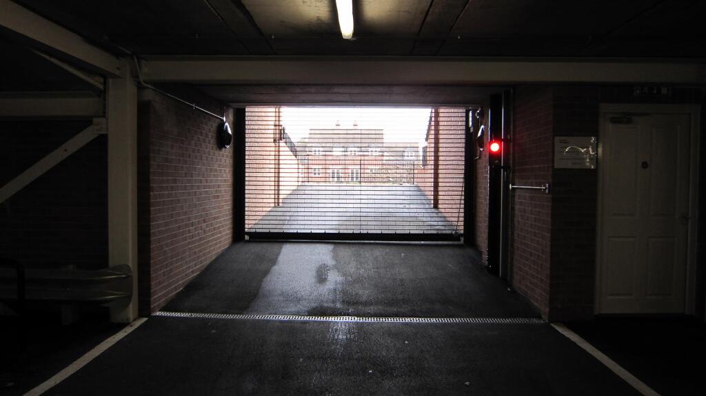 Garage..JPG
