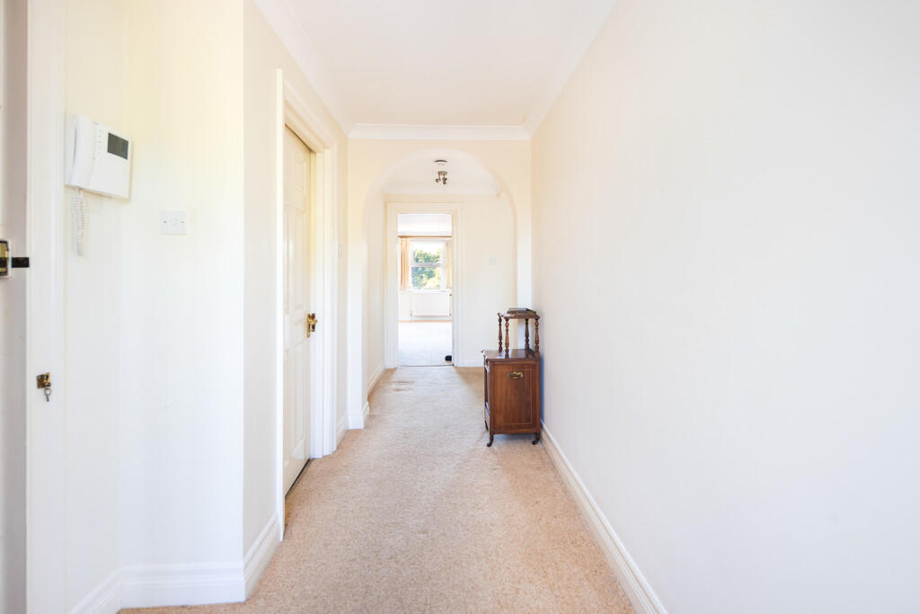 11_Hallway