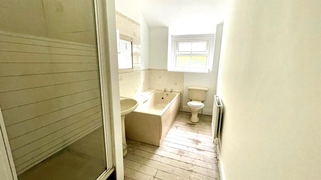 4-PIECE BATHROOM
