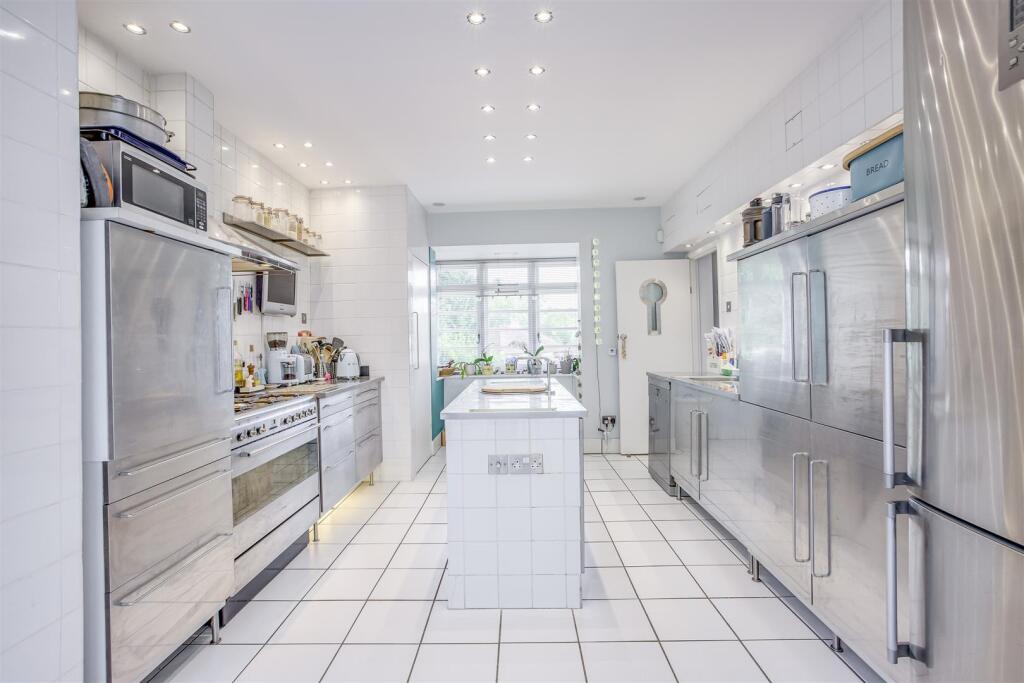 2 Lime Avenue, HP11 1DP-5.jpg