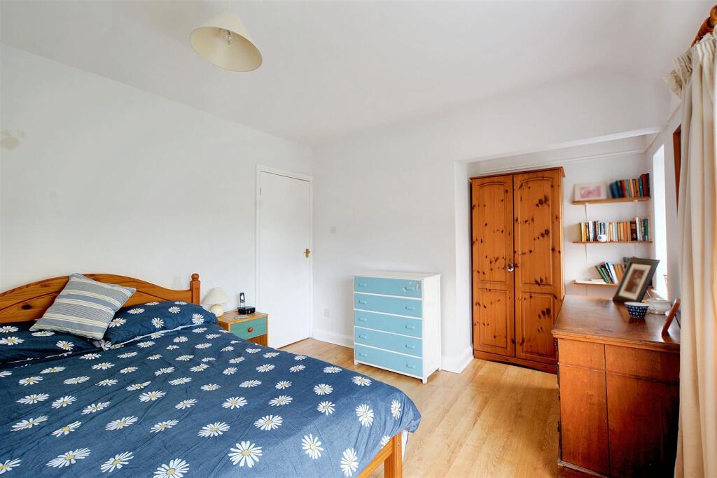 Bedroom 1_2.jpeg