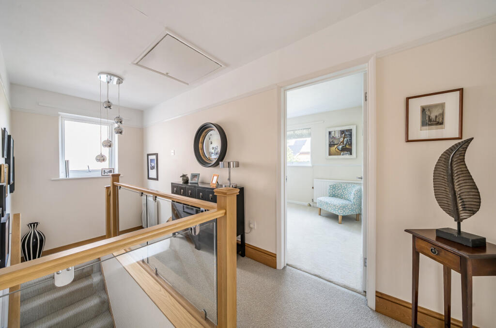 1346863-7-68baf6f...