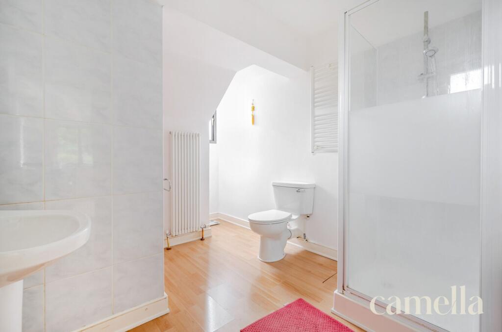 En-Suite to Bedroom 1