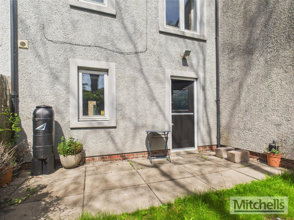 Garden with Garage Access