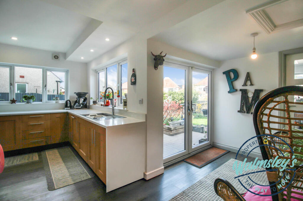 Rear kitchen dining &amp; sitting area