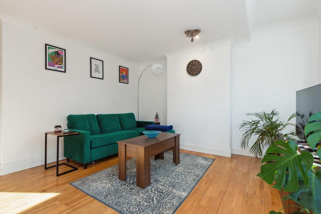 108b Palmerston Road, Wimbledon reception 2.jpg