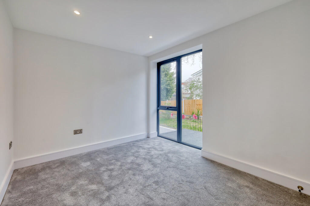 1 Thames View bed...