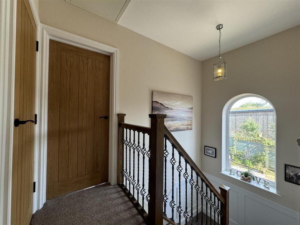 GALLERIED LANDING