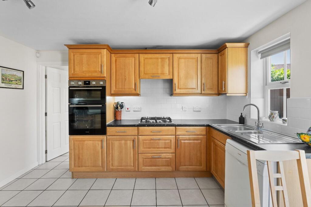31 Grange Farm Rd  BS49 4RB 16.jpg