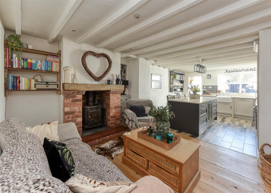 62 Sedgley Road-kitchen1.jpg