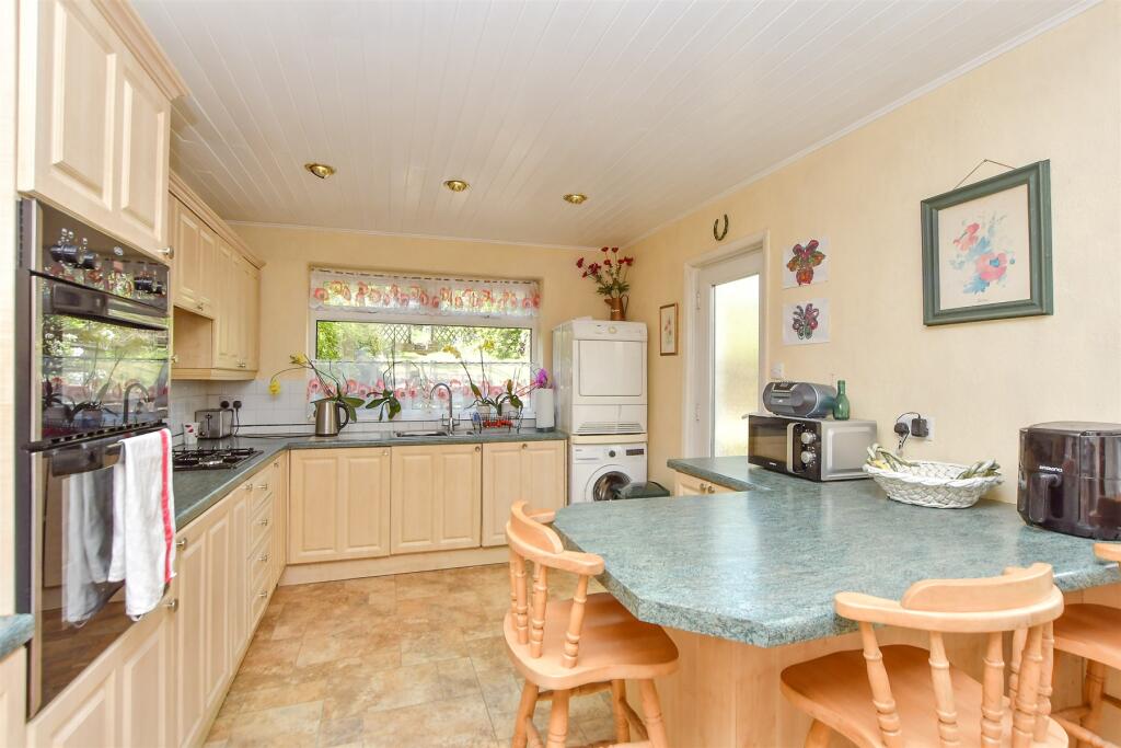 Kitchen/ Breakfast Area